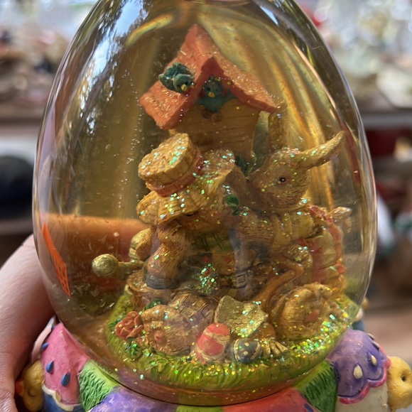 Spring Water Globe Music Box Easter Bunny Plays  Cottontail Rabbits - Picture 3 of 3